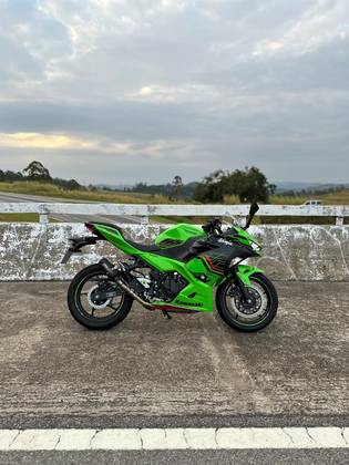 KAWASAKI NINJA 400 KRT EDITION 
